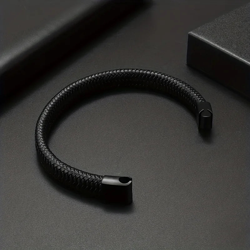 Magnetic bracelet in black PU leather